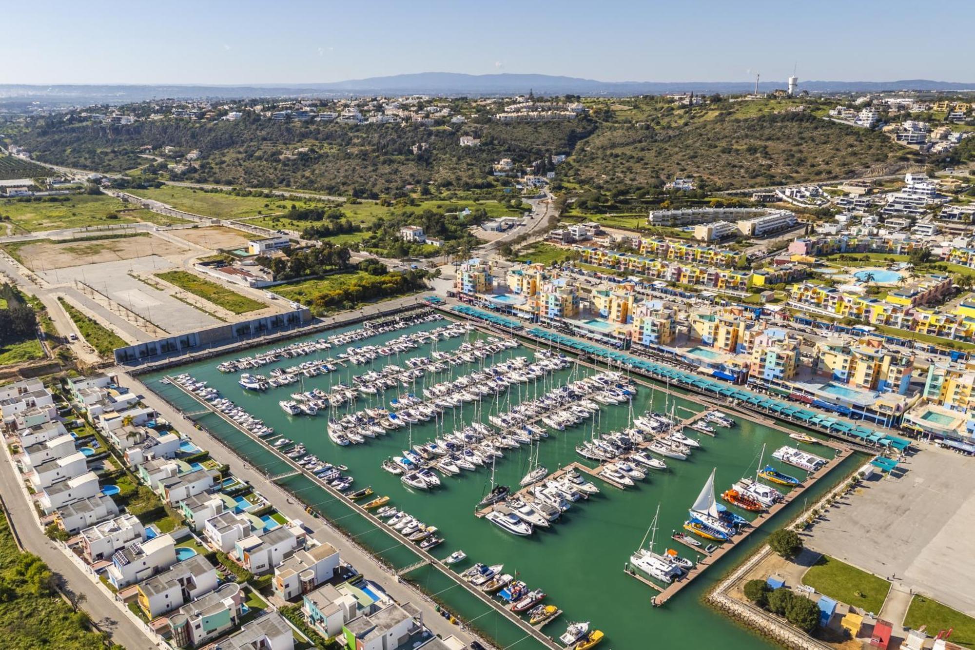 Marina Breeze Apartment With Pool - 900M From The Beach Албуфейра Екстериор снимка