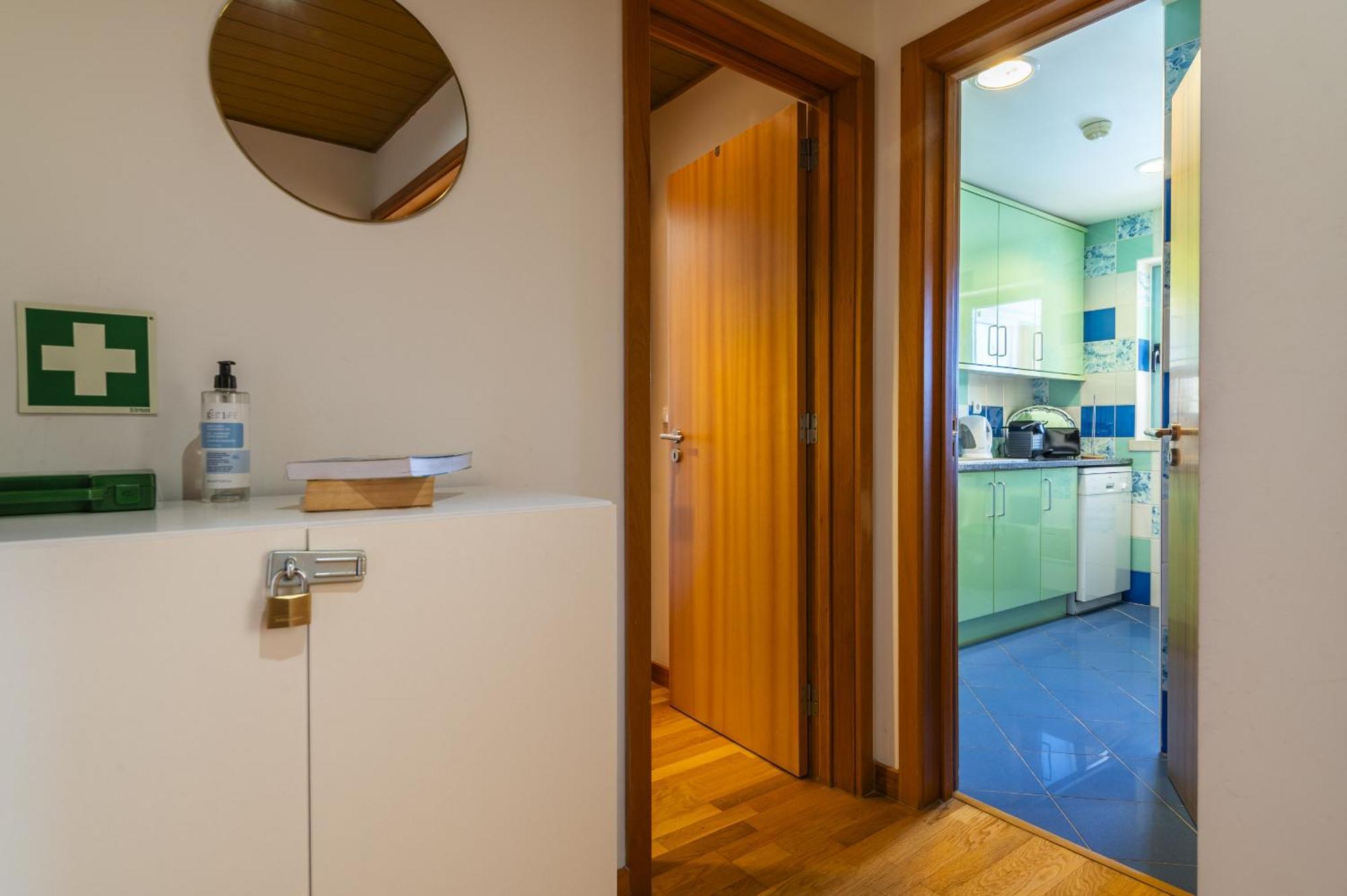 Marina Breeze Apartment With Pool - 900M From The Beach Албуфейра Екстериор снимка