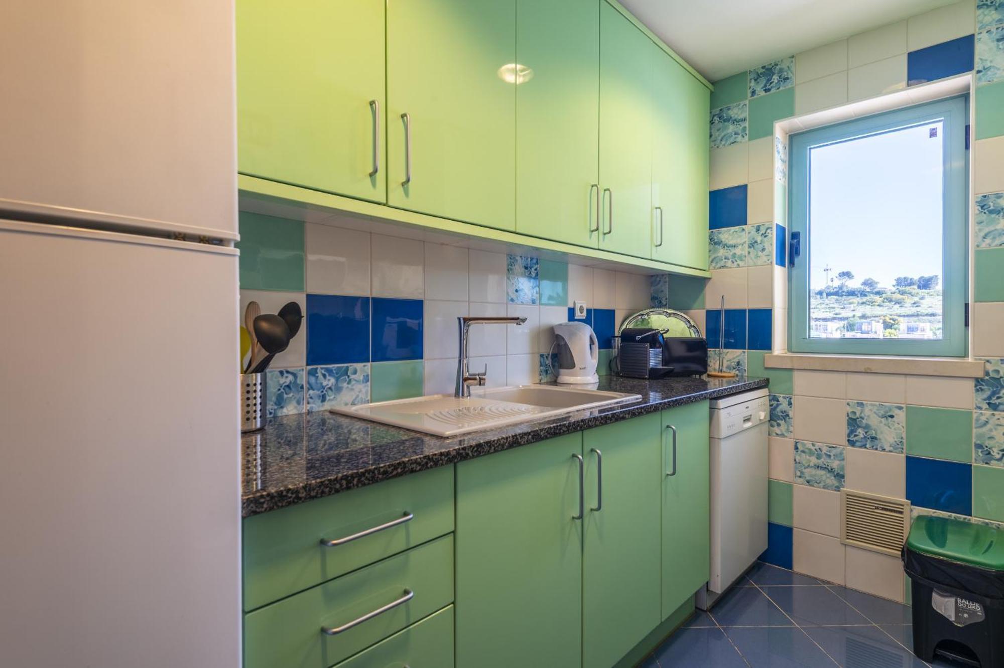 Marina Breeze Apartment With Pool - 900M From The Beach Албуфейра Екстериор снимка