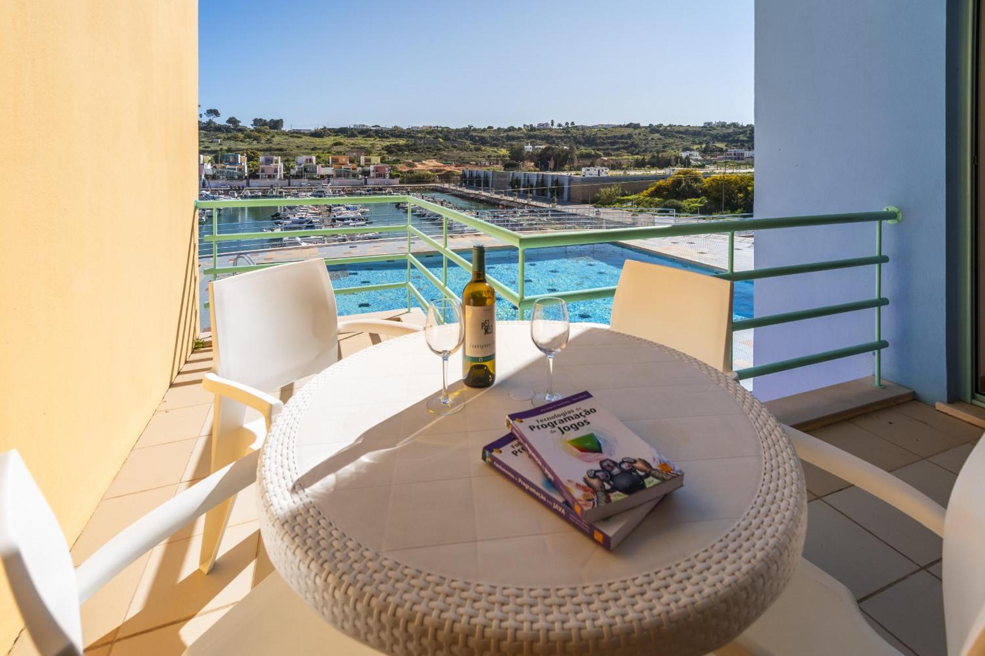 Marina Breeze Apartment With Pool - 900M From The Beach Албуфейра Екстериор снимка