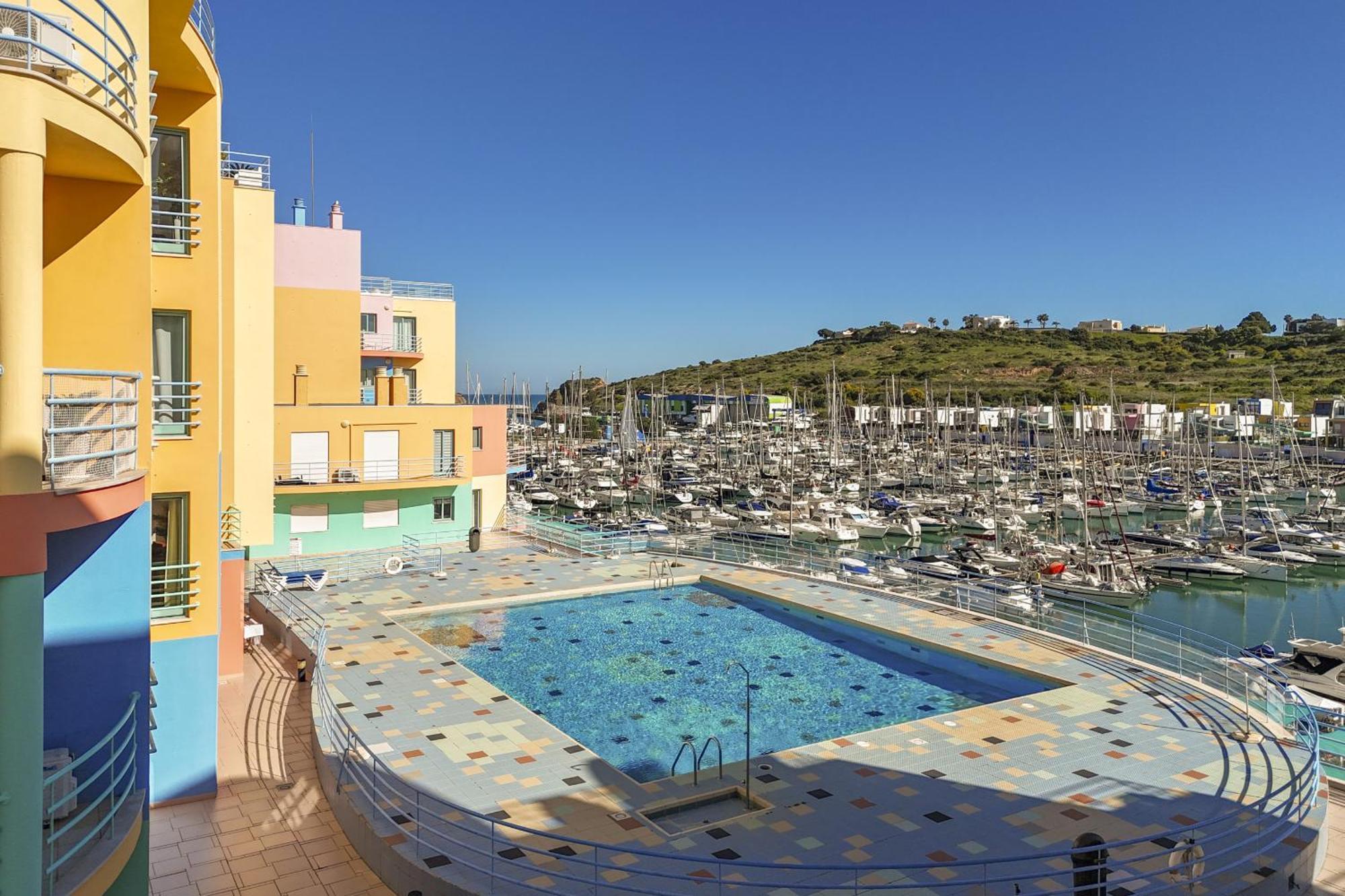 Marina Breeze Apartment With Pool - 900M From The Beach Албуфейра Екстериор снимка