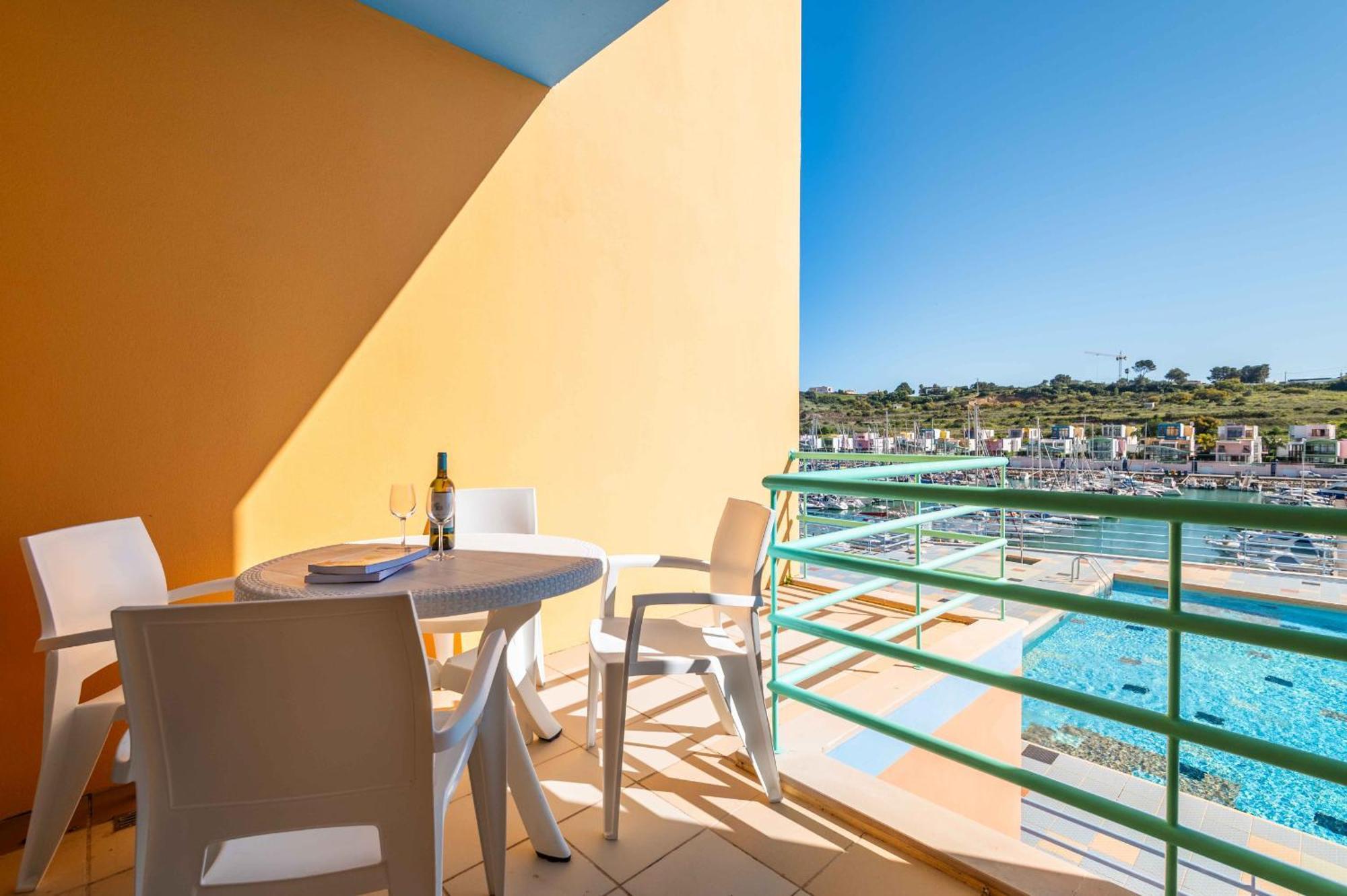 Marina Breeze Apartment With Pool - 900M From The Beach Албуфейра Екстериор снимка